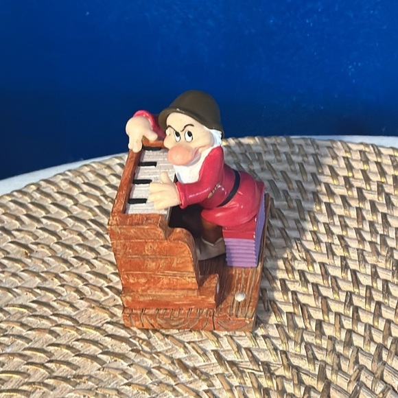 Set of 5 Walt Disney Snow White Dwarf’s 65th Anniversary Collection - Picture 3 of 8